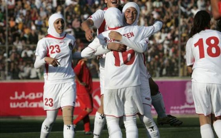 Muslim footballers challenge French hijab ban