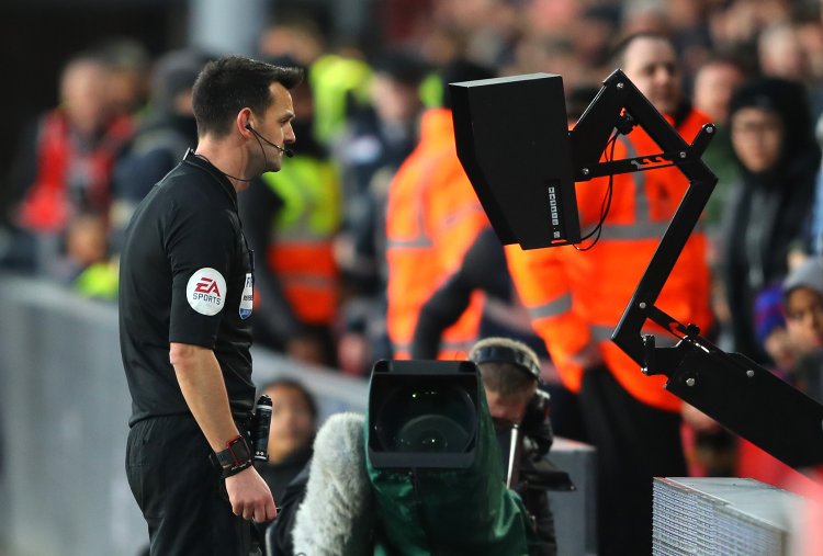 EPL to make conversations between referees and VARs officials public 