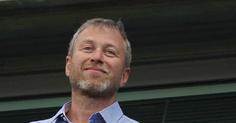 Abramovich gives up control of Chelsea