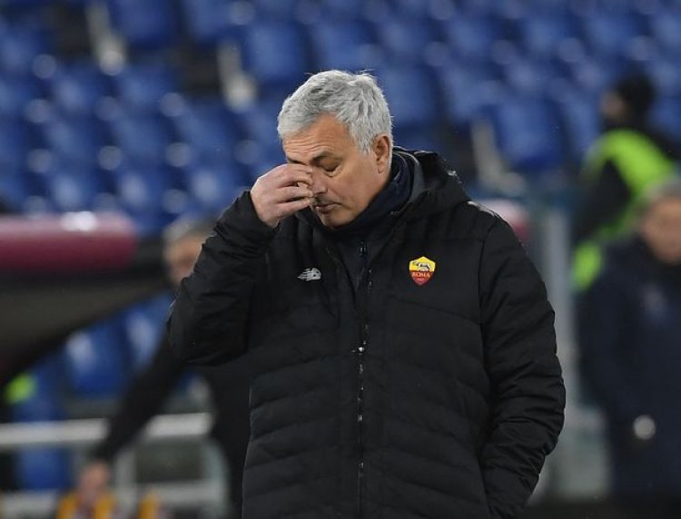 Mourinho sheds tears, vows to stay with Roma