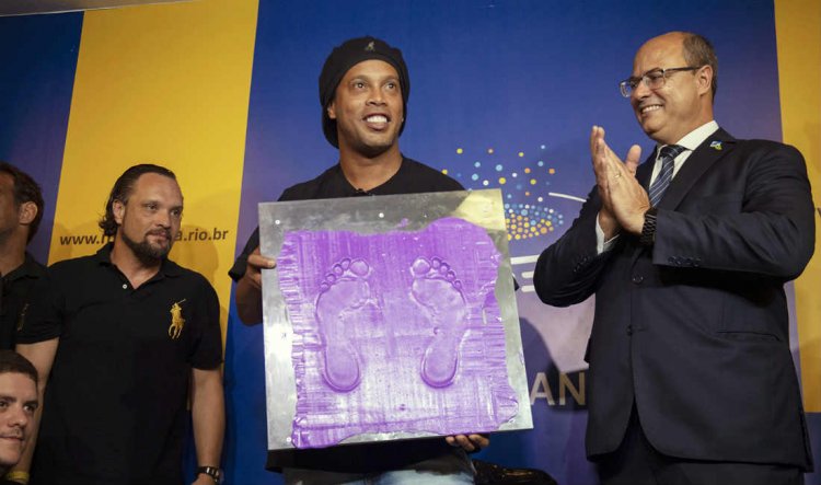 With tears in his eyes, Ronaldinho inducted into the World Soccer Hall of Fame