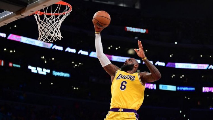 Lakers urged to ‘strongly consider’ trading LeBron James