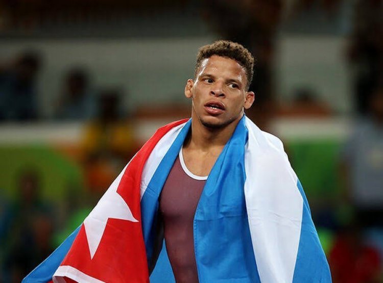 Cuba's Olympic wrestling champion defects