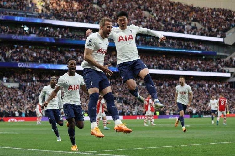 Kane fires Tottenham to victory over Arsenal