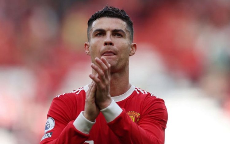 Ronaldo begs Man Utd to name their price