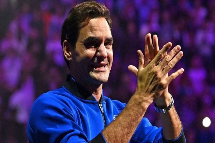 Tearful Federer bids tennis farewell