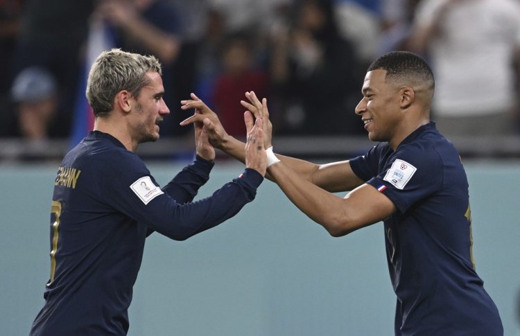 Deschamps douses insinuation of controversy over new France captain 