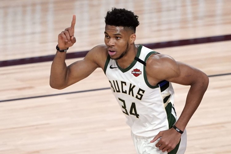 Giannis ahead of LeBron James in the first round of NBA All-Star votes