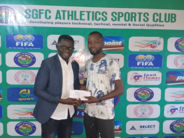 SGFC GM Olatoye gives financial support as top Nigerian referee Salami goes to school