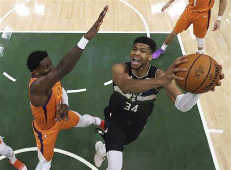 Giannis urges patience with new Bucks coach