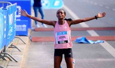 Berlin Marathon: Assefa breaks world record, Kipchoge wins record fifth title
