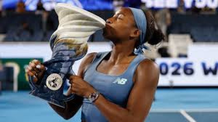 Cincinnati Open: Coco Gauff overwhelms Pegula to win